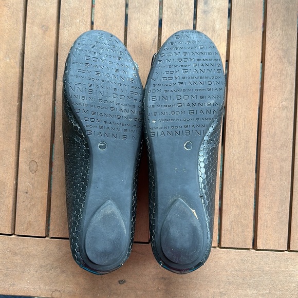 Gianni Bini black flats in good condition. Size 8. - Picture 5 of 5